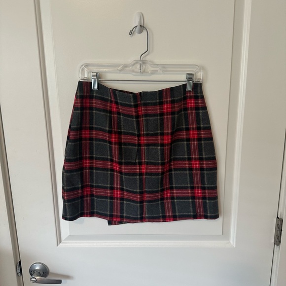 H&M Plaid High Waisted Mini Skirt, Size 8 - Picture 2 of 3